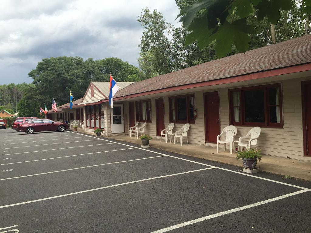 Luzerne Court Motel Lake Luzerne Exterior photo